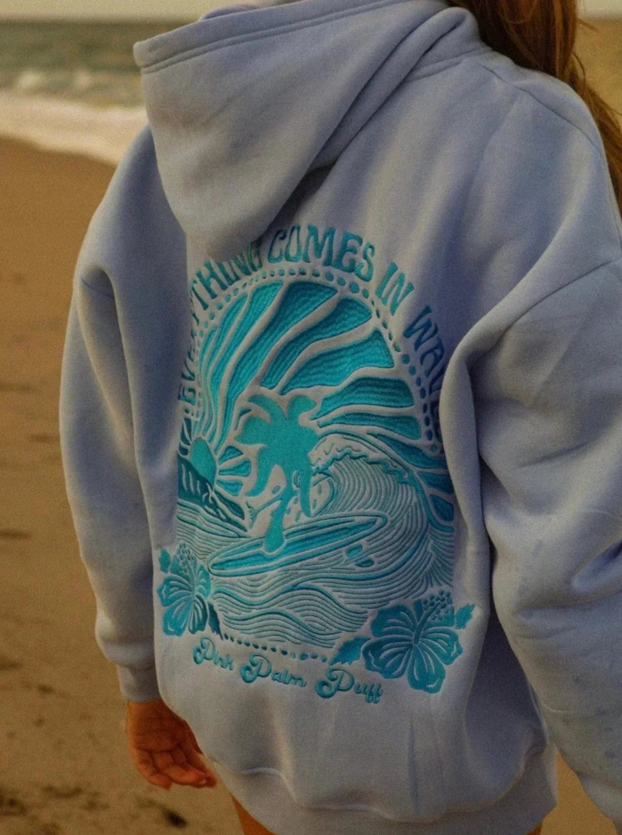 SonnenwellenHoodie™ Lebendiges Sonnenuntergangsdesign für gemütliche Tage