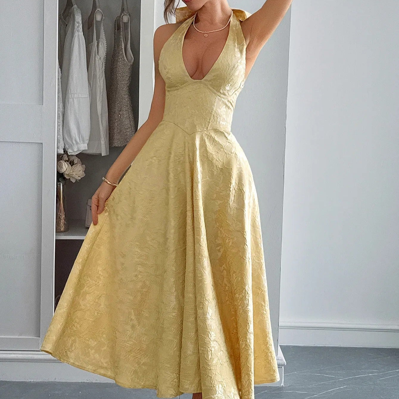 Jacquelle™ | Elegantes Damen Jacquard-Midikleid mit Neckholder