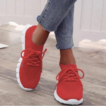 Beige Damen-Sneaker mit weißer flexibler Sohle, atmungsaktivem Strickmaterial und Schnürung