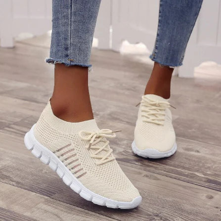 Beige Damen-Sneaker mit weißer flexibler Sohle, atmungsaktivem Strickmaterial und Schnürung