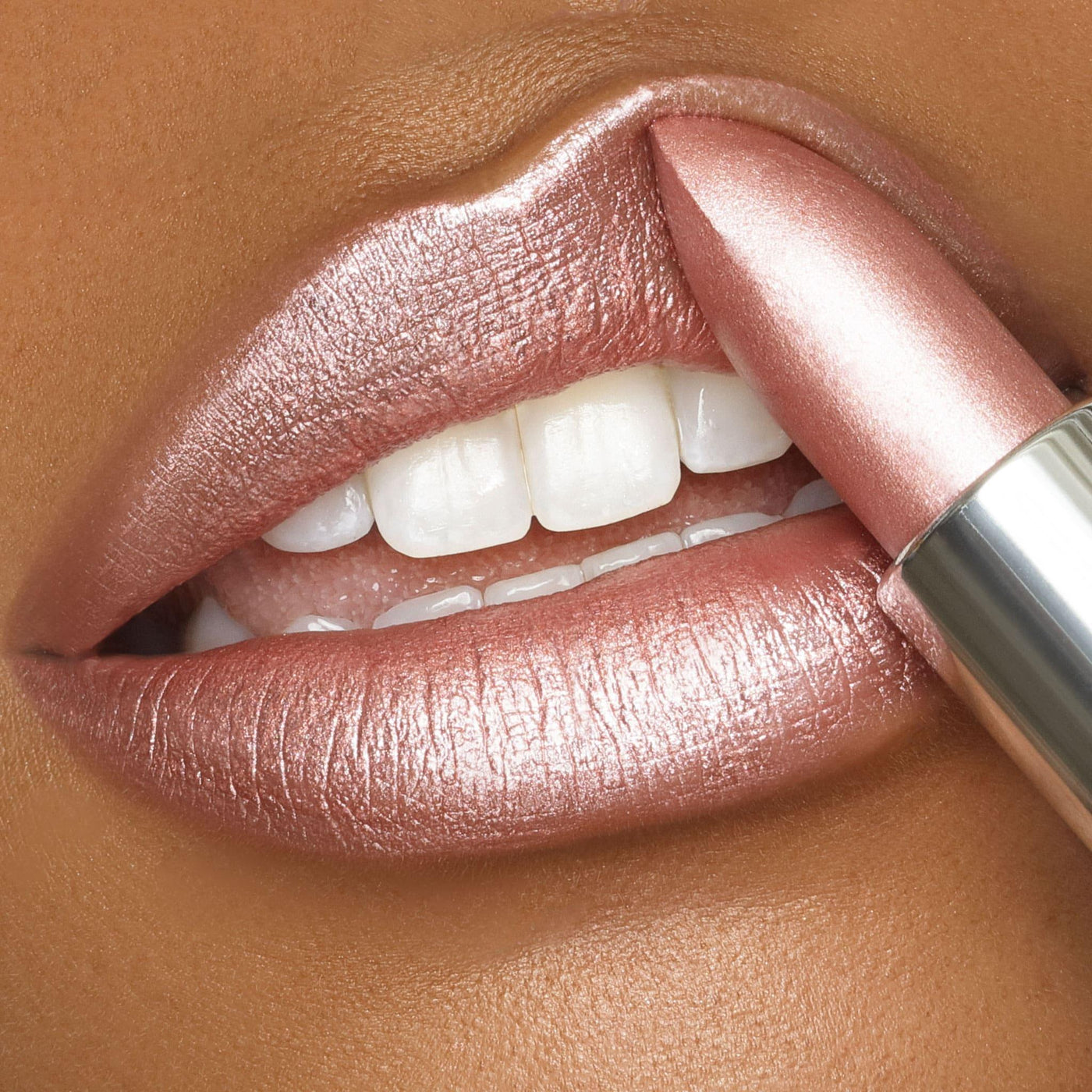 50% RABATT | VelvaKiss | A Pale Nude/Pink with Gold and Silver Shimmer Lipstick