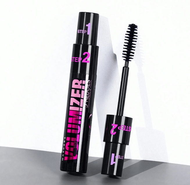2-in-1 Volumizer Mascara mit zwei Schritten, Step 1 für Definition, Step 2 für extra Volumen, schwarze Wimperntusche mit Bürste